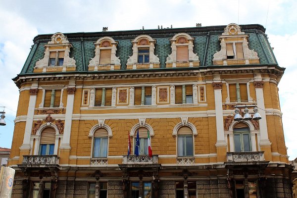 2.Centrální budova italské komunity v Rijece z pohledu hlavní třídy Korzo